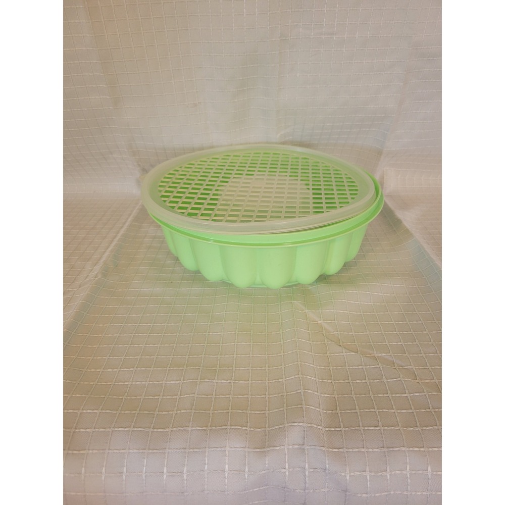Tupperware Jel-Ring Jello Mold Lime Green 6 Cup Fluted Gelatin Ring 1202-3